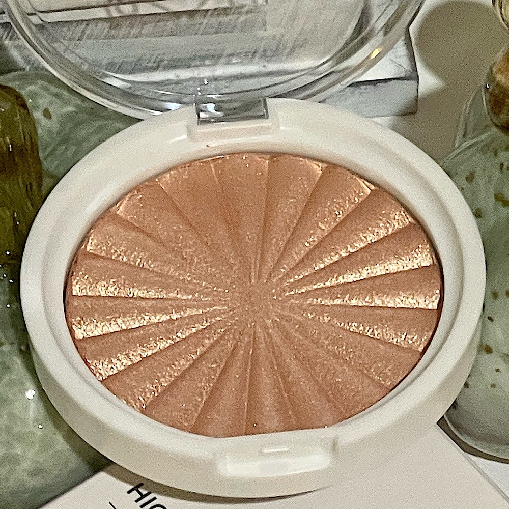 OFRA X Talia Mar Highlighter Soho